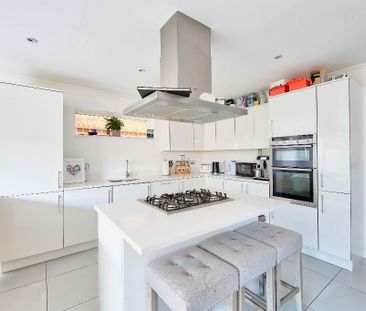 4 bedroom detached house to rent - Photo 4