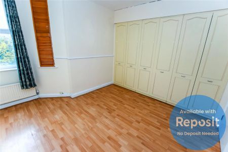 4 bedroom end of terrace house to rent - Photo 4