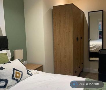 1 bedroom in a house share to rent - Photo 2