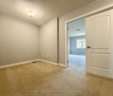 For Lease - 205 Laker Court, Newmarket, Ontario - Photo 6