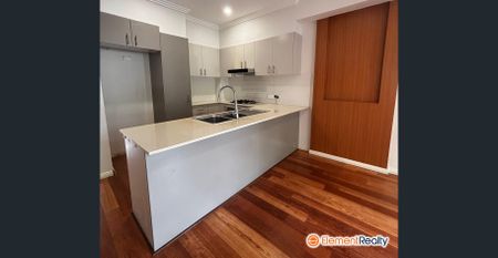 Stylish 4-Bedroom Townhouse with Internal Access Garage - Photo 5