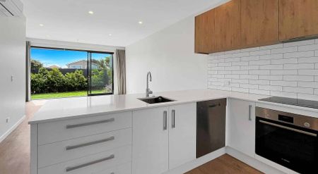 SHIRLEY - 2 STOREY, 3 BEDROOM, 2 HEATPUMPS, SINGLE INTERNAL ACCESS GARAGE - Photo 5