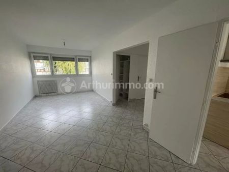 Location Appartement 5 pièces 84 m2 à Seloncourt - Photo 3