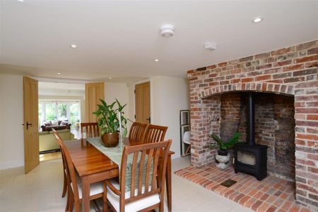 4 bedroom detached house to rent - Photo 5