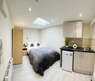 Room in a Shared Flat, High Road, NW10 - Photo 2