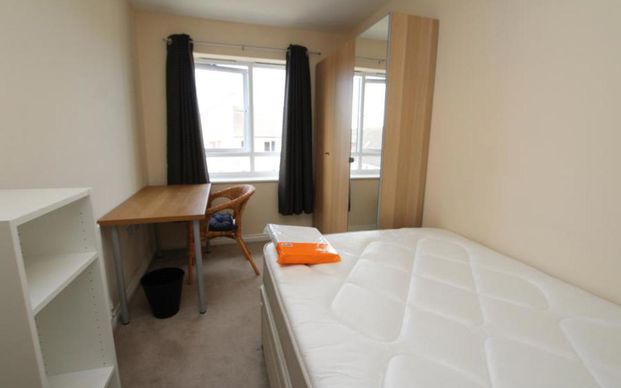 ***STUDENT PROPERTY *** 6 bedroom student property 5 min walk from University of the West of England. Bills included - Move in July 2026. - Photo 1