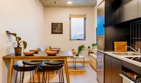 4 Bed Ensuite Apartment - Photo 4