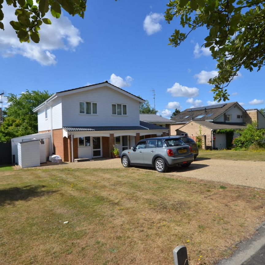 Robins Field, Wansford, PE8 - Photo 1