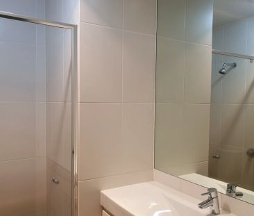 LUXURY 3-BEDROOM APARTMENT, WALKING DISTANCE TO WESTFIELD SHOPPING ... - Photo 6