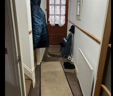 Room in a Shared House, Priory Road, CR0 - Photo 1
