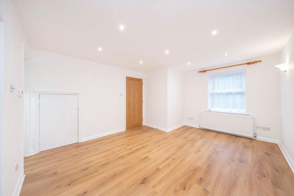 4 bedroom detached house to rent - Photo 1