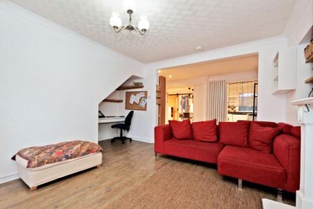 3 bedroom semi-detached house to rent - Photo 4