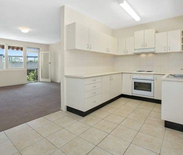 Stylish Coastal Living in Boutique Block of Nine - Photo 2