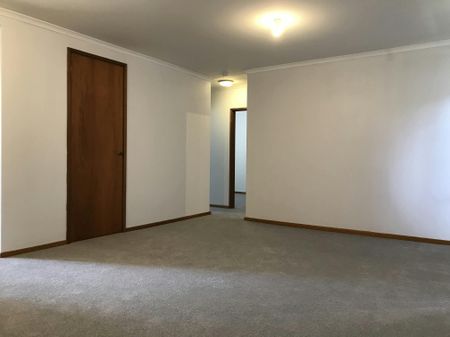 Neat & Tidy Two Bedroom Unit in North Tamworth - Photo 2