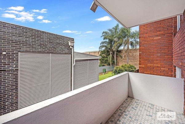 Charming Two-Bedroom Apartment in Roselands - Photo 1