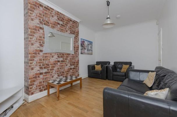 4 bedroom terraced house to rent - Photo 1