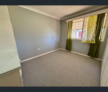 27 Karloo St, South Tamworth, NSW 2340 - Photo 4
