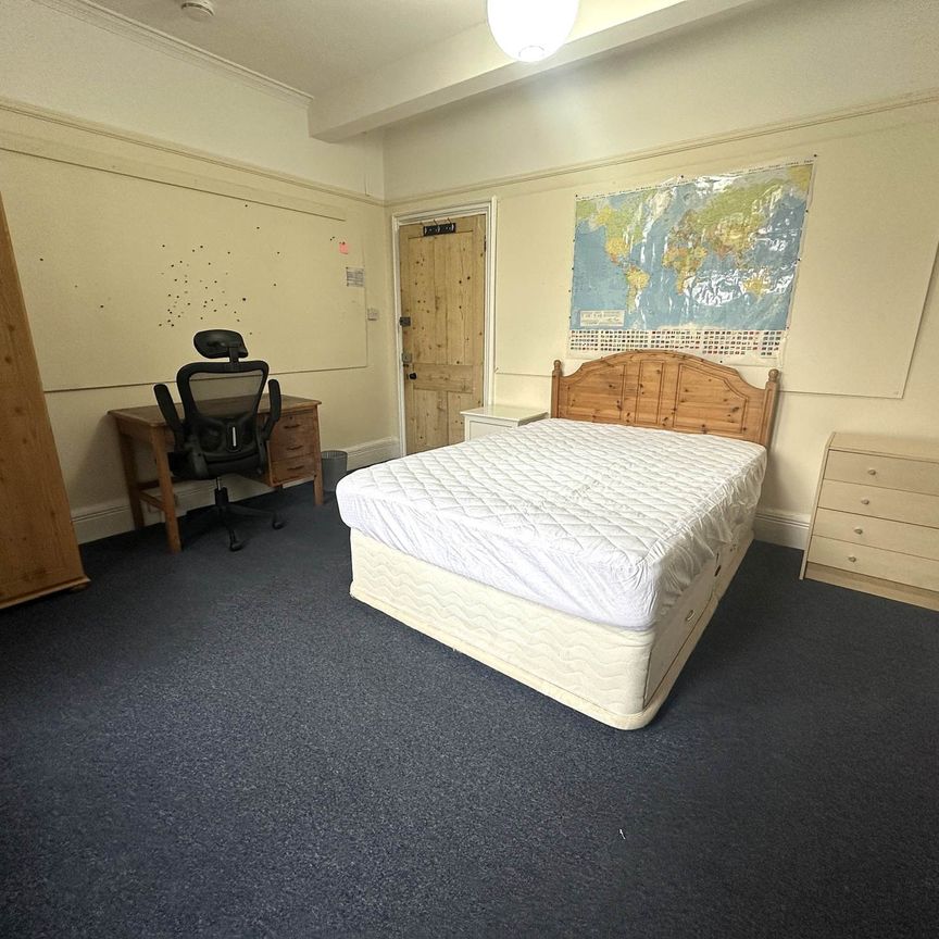 Ethelbert Road, Canterbury - Photo 1