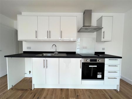 London Road, Westcliff-On-Sea - Photo 2