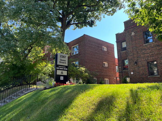 2367 QUEEN ST E - Photo 1