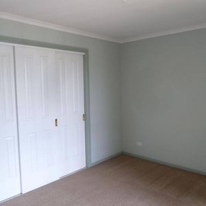 Neat Low Maintenance Unit! - Photo 2