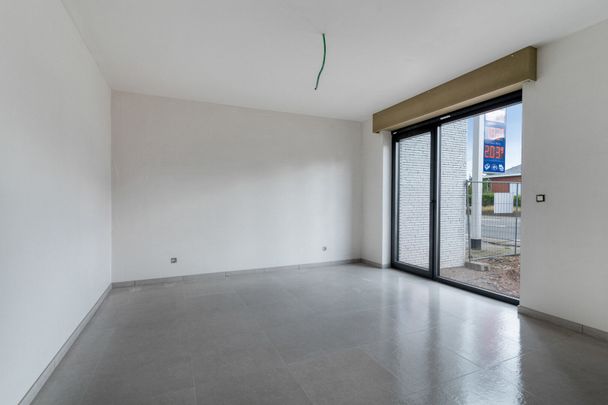 Hoogwaardig afgewerkt nieuwbouw appartement met 2 slaapkamers, terras, tuin en carport - Photo 1