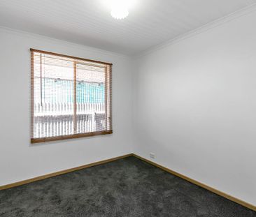 Delightful Three Bedroom Home - Photo 4