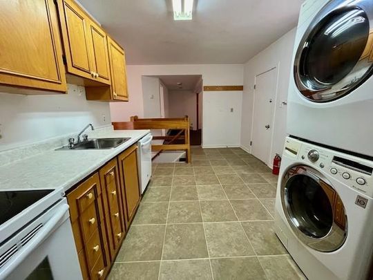 93 Lower Union Street - Unit 1 - 4 bed, 1 bath - STUDENTS! HALF OFF FIRST MONTHS RENT (MAY 1) - Photo 1