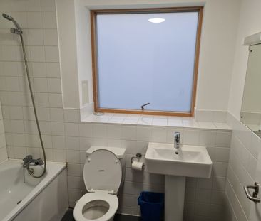 Room in a Shared Flat, Lascelles House, SW8 - Photo 5