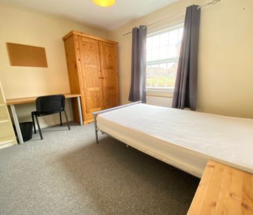 6 Bed Student Accommodation - Photo 6