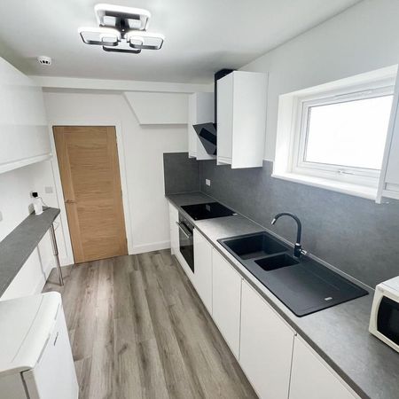 1 bedroom in a house share to rent - Photo 3