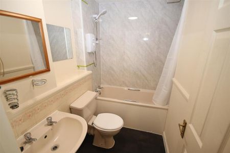 2 bedroom flat to rent - Photo 4