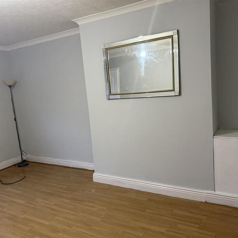 3 bedroom property to rent - Photo 1