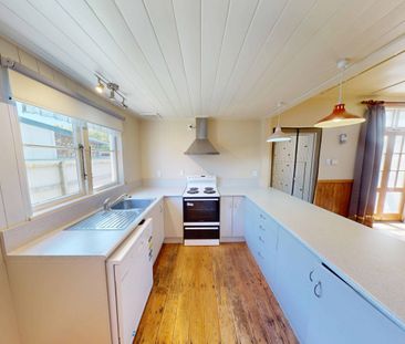 City Centre - 3 Bedrooms - Photo 3