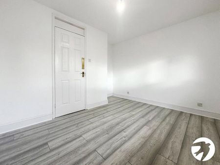 2 bedroom end of terrace house to rent - Photo 4