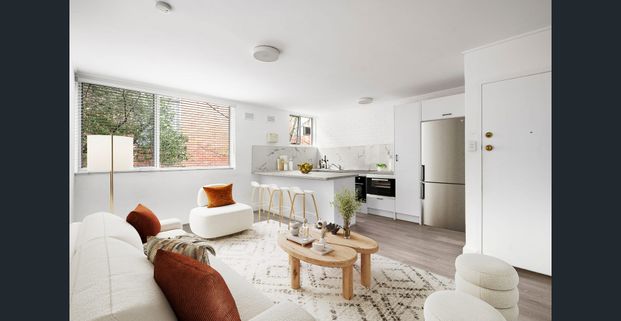 Renovated, Tranquil And Secure In Prestigious Locale - Photo 1