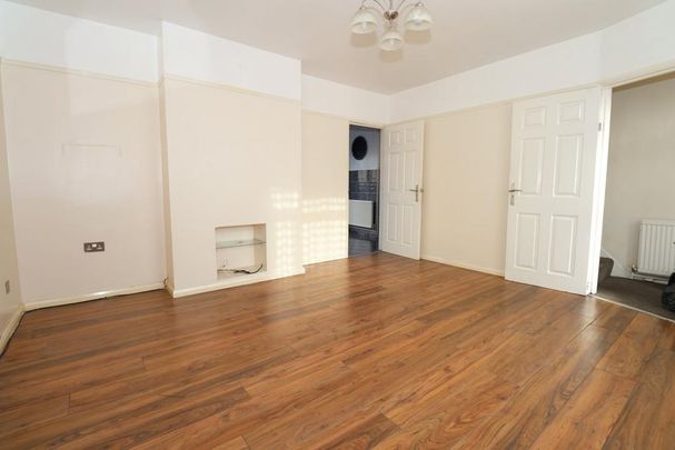 3 bedroom end of terrace house to rent - Photo 1