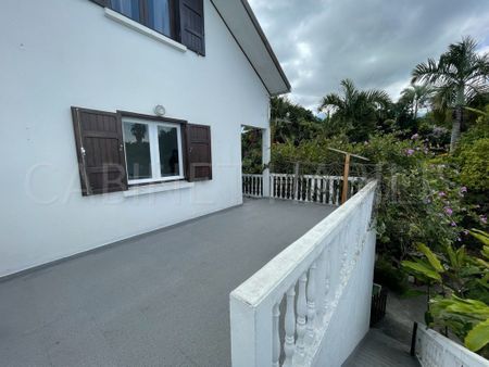 A LOUER - CHAMBRE MEUBLÉE d'environ 11.20 m² - LE TAMPON - LOYER 472€ + CHARGES 55€ - Photo 2