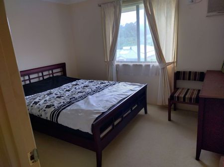 Shared furnished high set house on quite street walking distance to uni. Close to amenities - Photo 2