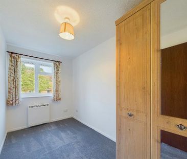 2 bedroom ground floor flat to rent - Photo 2