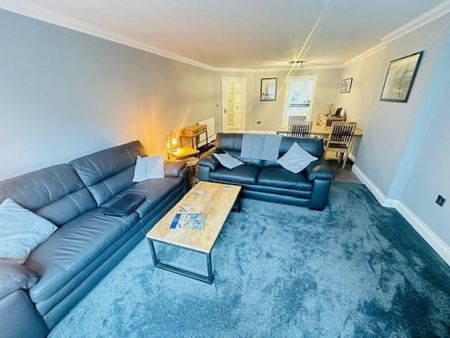 2 bedroom Flat To Let - Photo 5