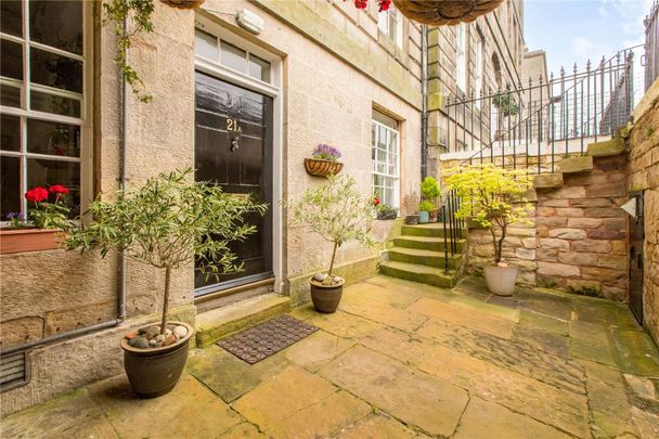 A delightful main door three bedroom garden flat, available on a furnished basis and located in a popular New Town location. - Photo 1