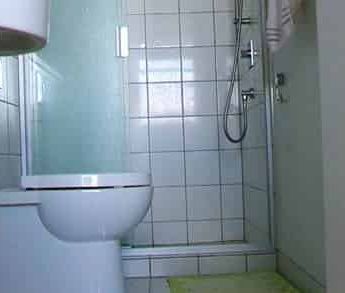 Separate Bedroom & Open Plan living - Photo 3