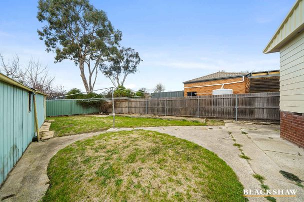 "Family-Friendly Home in Prime Karabar Location " - Photo 1