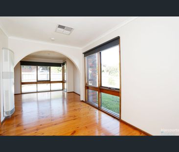 Practical family home in a great location! - Photo 6