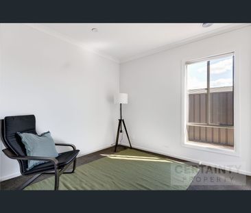 Room 3/ 6 Songlark Street, Melton South, Vic 3338 - Photo 6