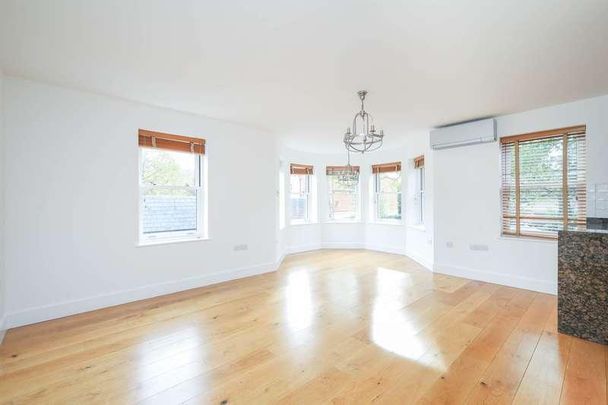 Wyndam Hall, Horsham, RH12 - Photo 1