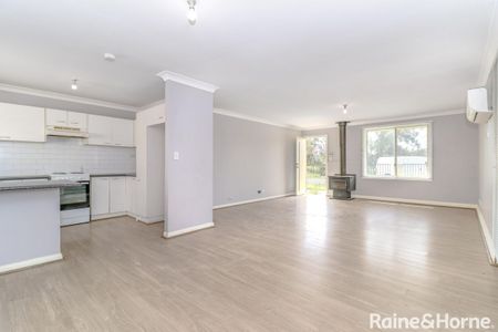 2 Whitcroft Place, Oxley Park, NSW 2760 - Photo 3