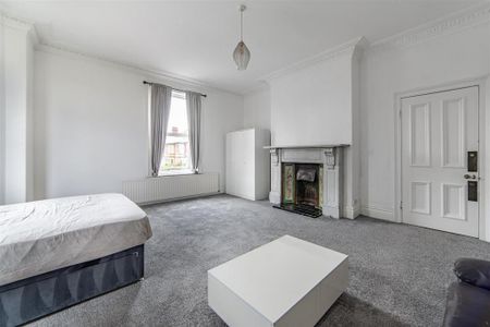 4 bedroom maisonette to rent - Photo 4