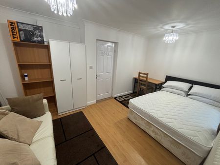 1 Bed Flat, Kensington Close, N11 - Photo 4